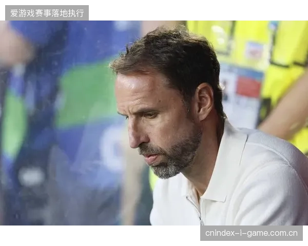 英格兰队预选赛阶段防守稳固，但热身赛暴露出的防线漏洞为主帅索斯盖特敲响警钟